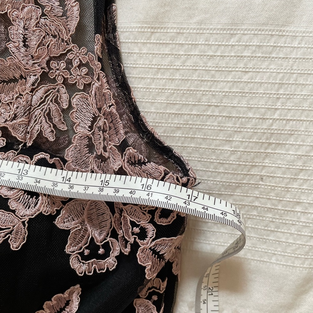 Dress - Picture 4 of 9